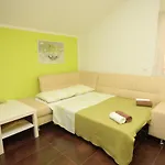 With A Parking Space Funtana, Porec - 7076 Апартаменты