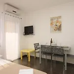 With A Parking Space Funtana, Porec - 7076 Апартаменты Фунтана