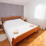 With A Parking Space Funtana, Porec - 7076 Апартаменты Фунтана