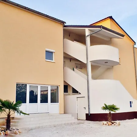 Апартаменты With A Parking Space Funtana, Porec - 7076 *