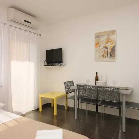 With A Parking Space Funtana, Porec - 7076 Appartement Funtana